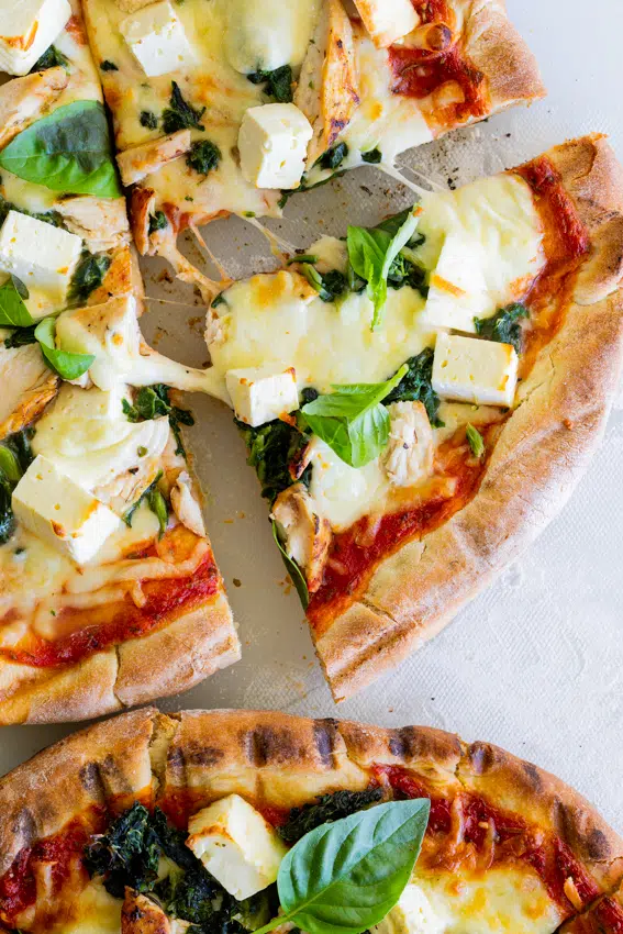 Grilled Greek chicken pizza