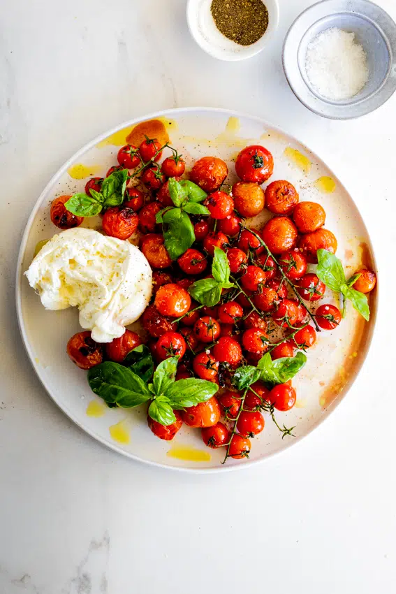Grilled tomatoes with burrata