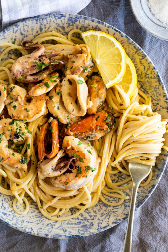 Creamy garlic seafood pasta