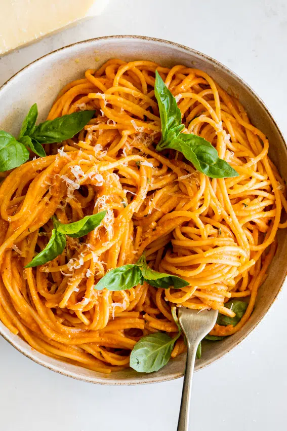 Easy vodka sauce with spaghetti