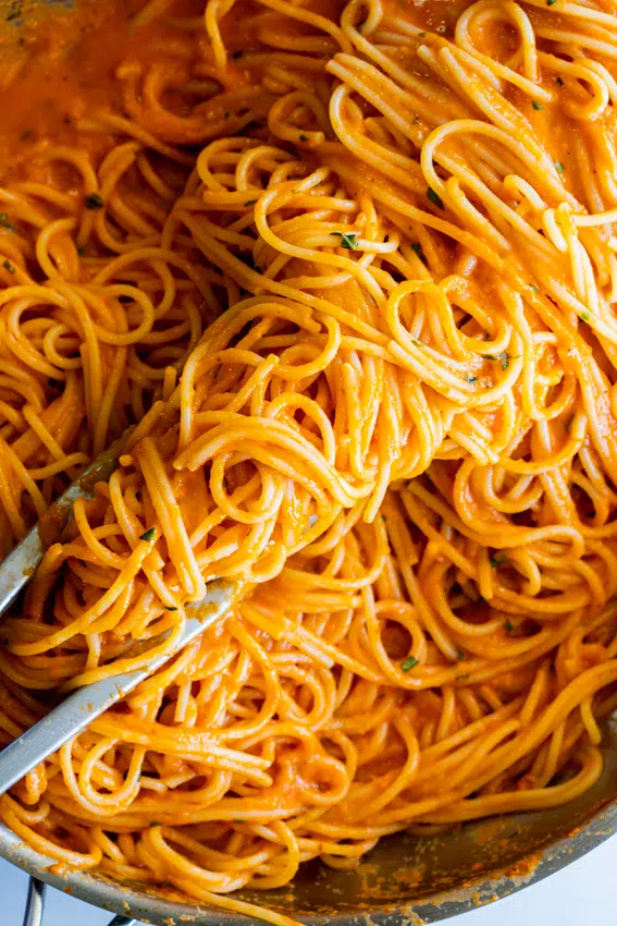 Easy vodka sauce with spaghetti
