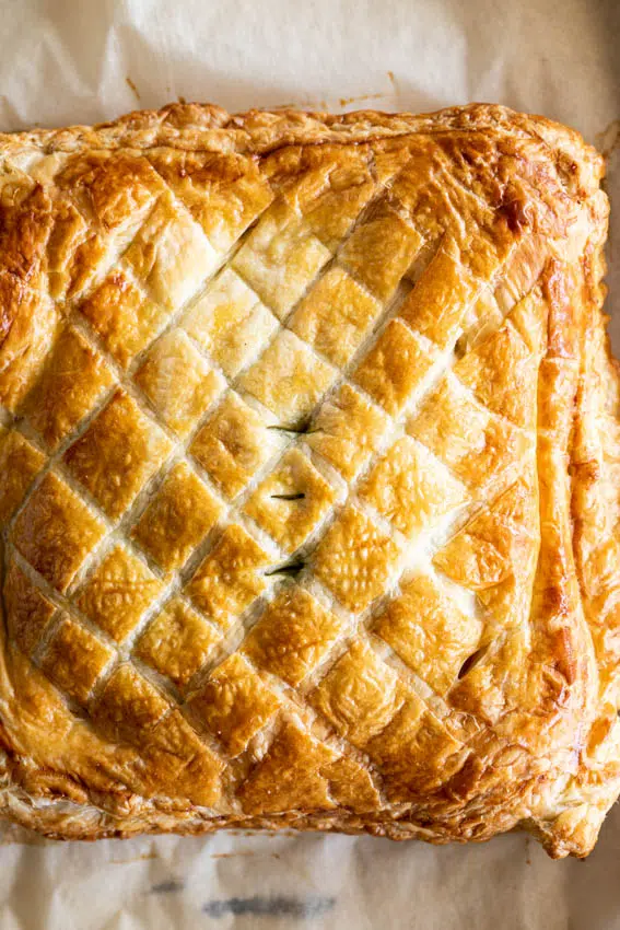 Salmon en Croute with Dill Cream Sauce