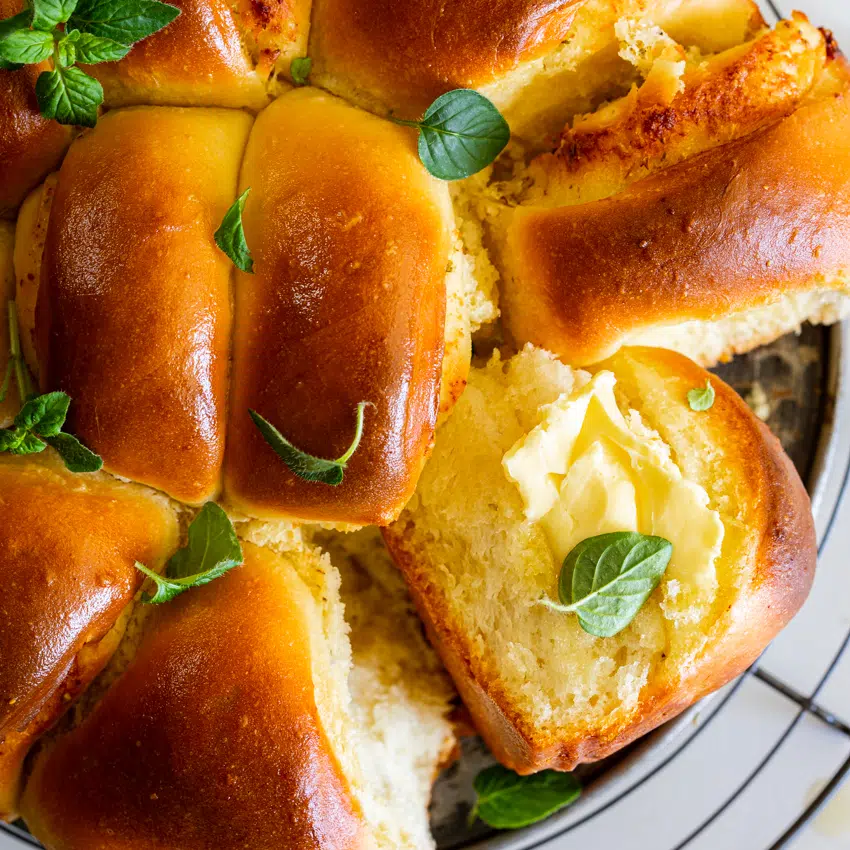 Garlic Parmesan Pull Apart Brioche Buns