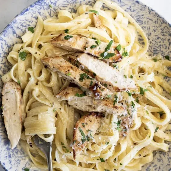 Easy Chicken Alfredo Pasta