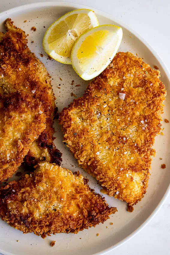 Crunchy chicken schnitzel with lemon