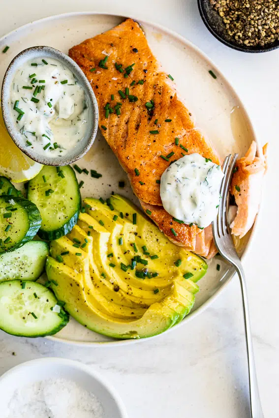 Pan seared salmon with dill yogurt sauce