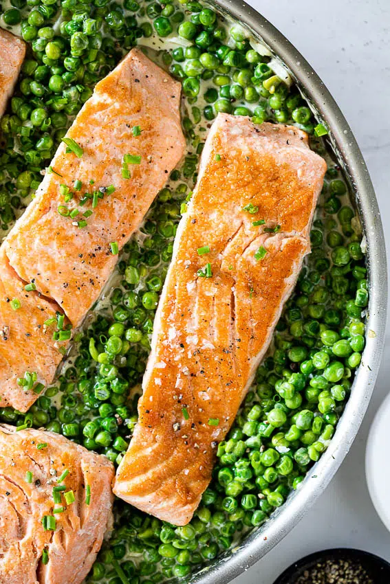 Pan Seared Salmon with Creamy Peas