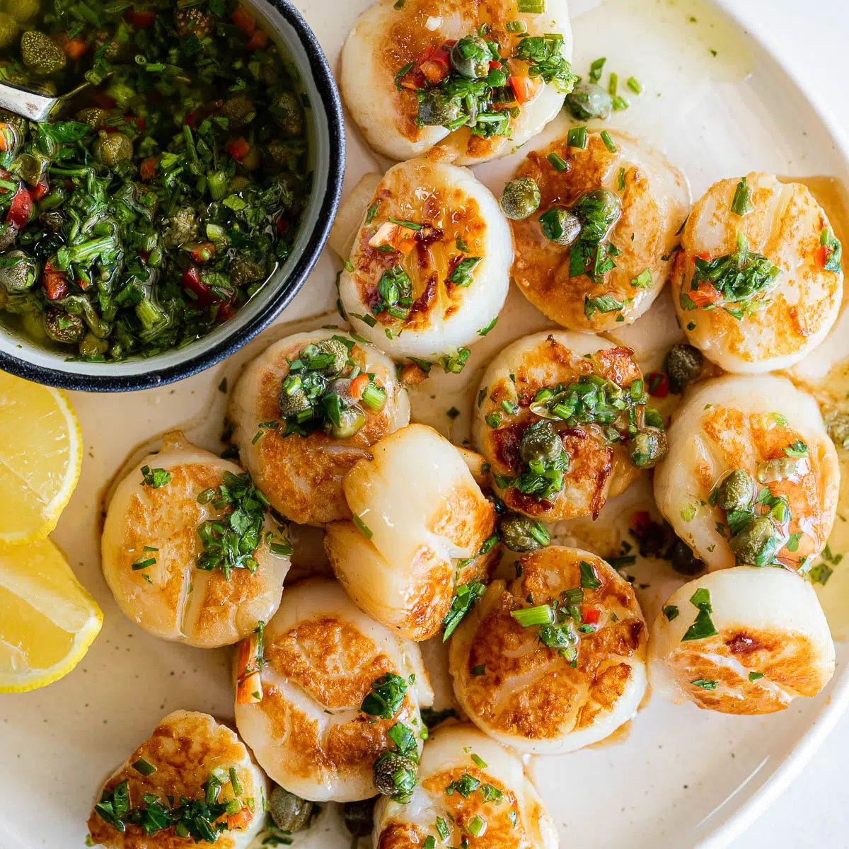 Seared scallops with lemon caper sauce