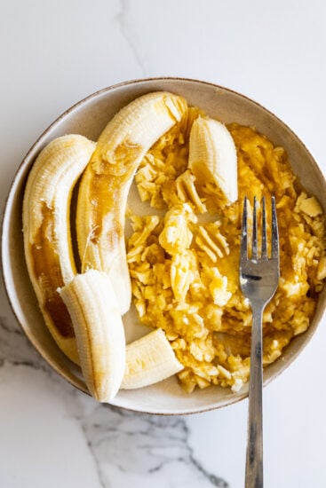 Mashed bananas in a bowl.