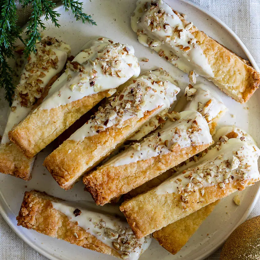 Pecan white chocolate shortbread