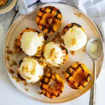 Grilled peaches with oat crumble