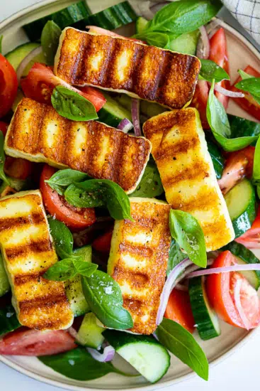 Grilled halloumi salad