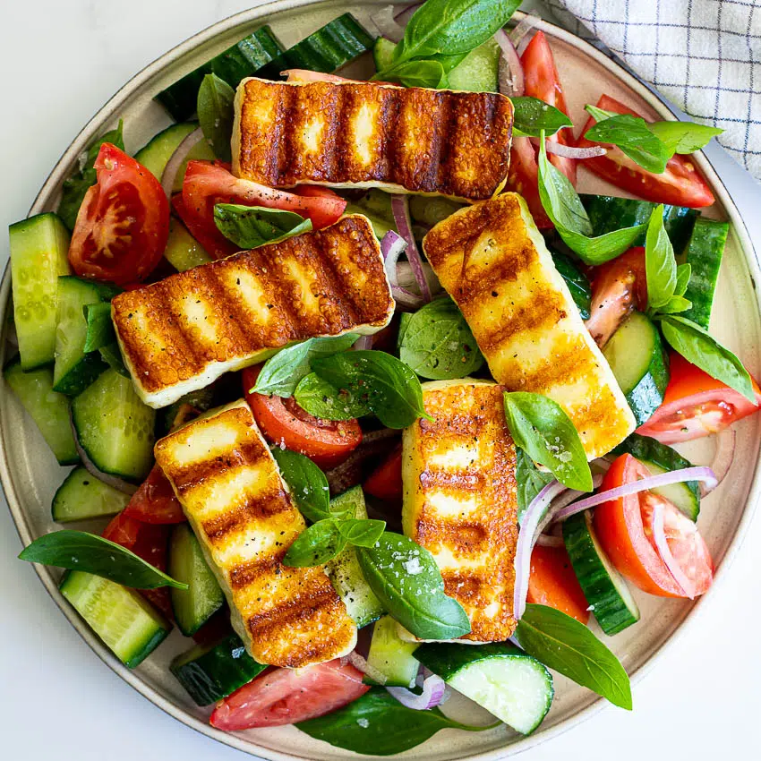 Halloumi salad