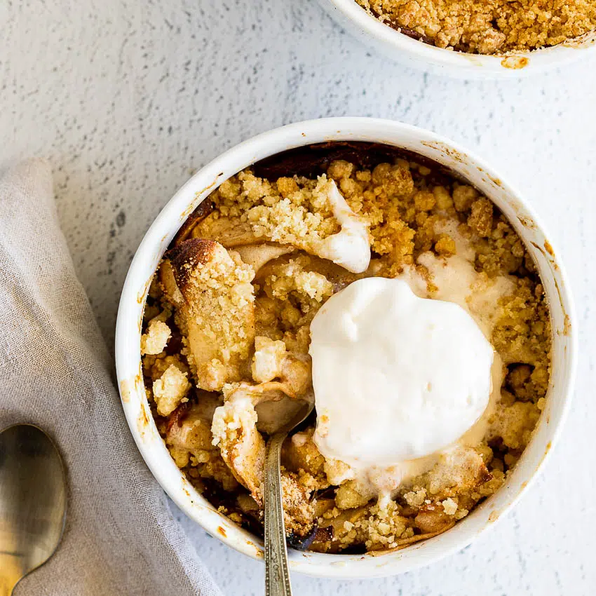 Air fryer apple crumble