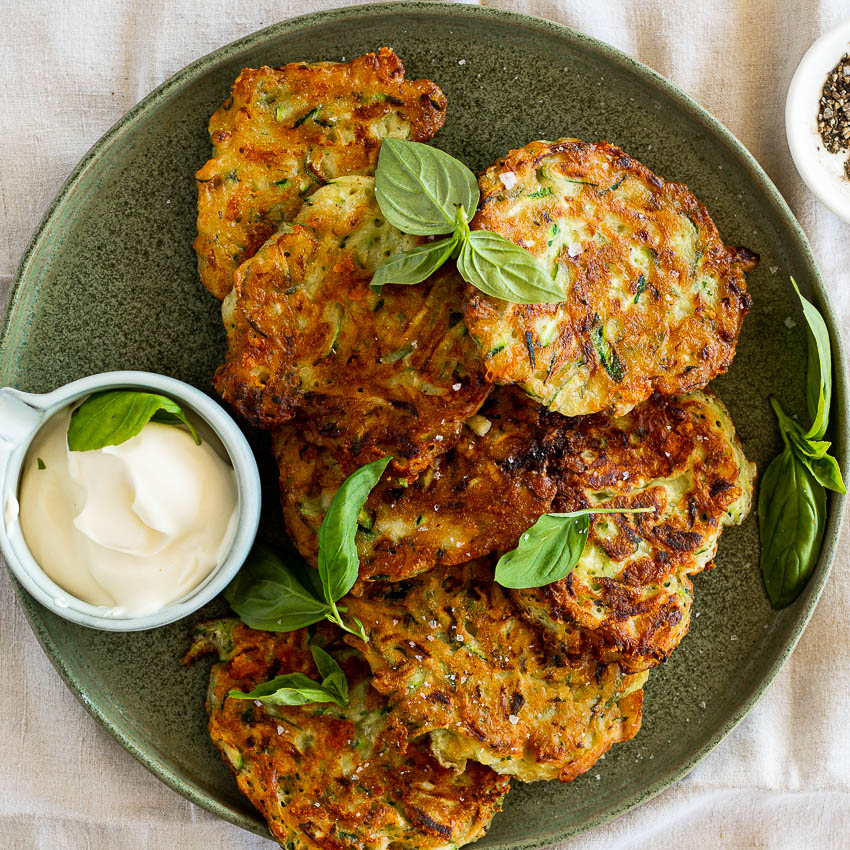 Cheesy courgette fritters