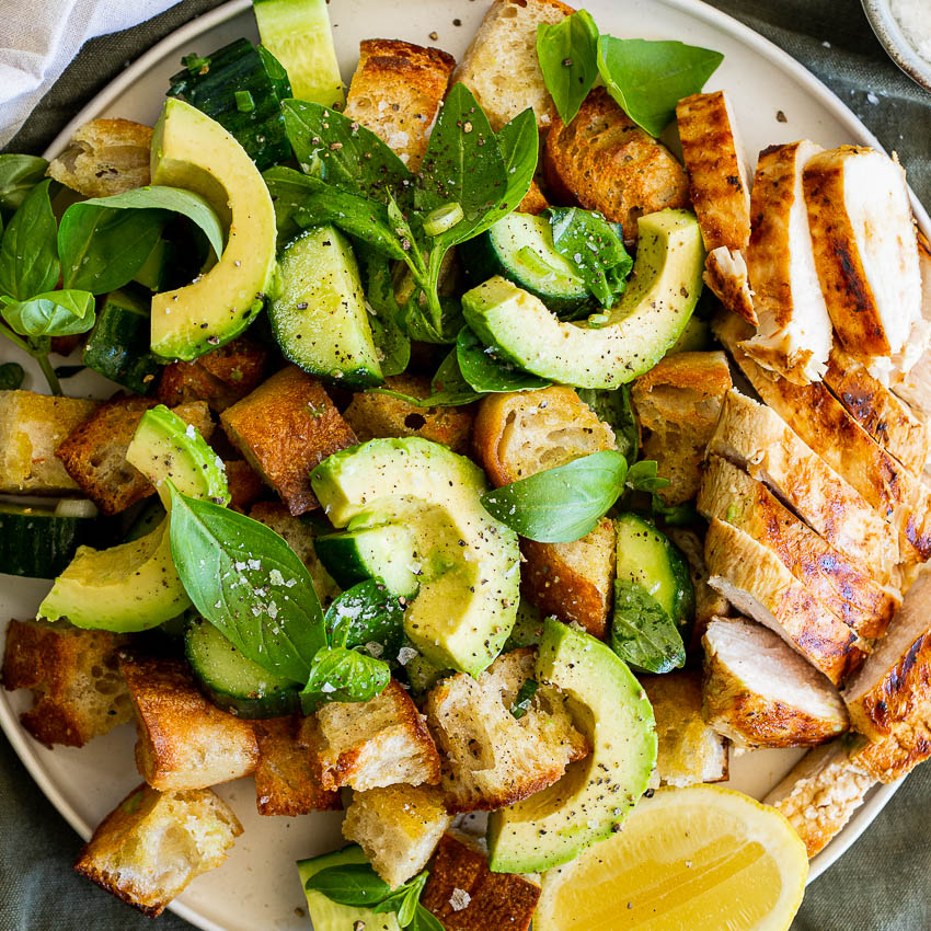 Green Panzanella salad with grilled chicken