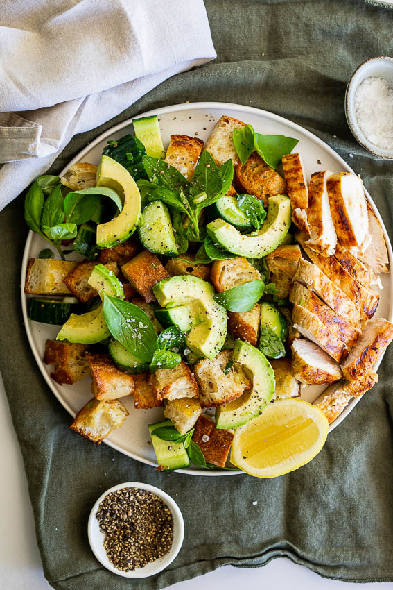 Green Panzanella salad with grilled chicken