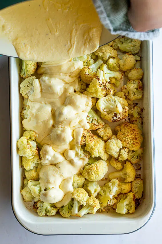 Roasted cauliflower sauce with béchamel sauce.