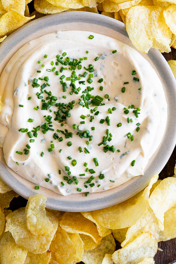 Sour cream and onion dip with potato chips