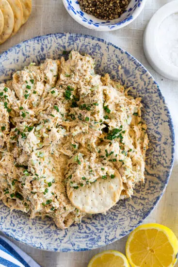 Creamy chicken salad with crackers