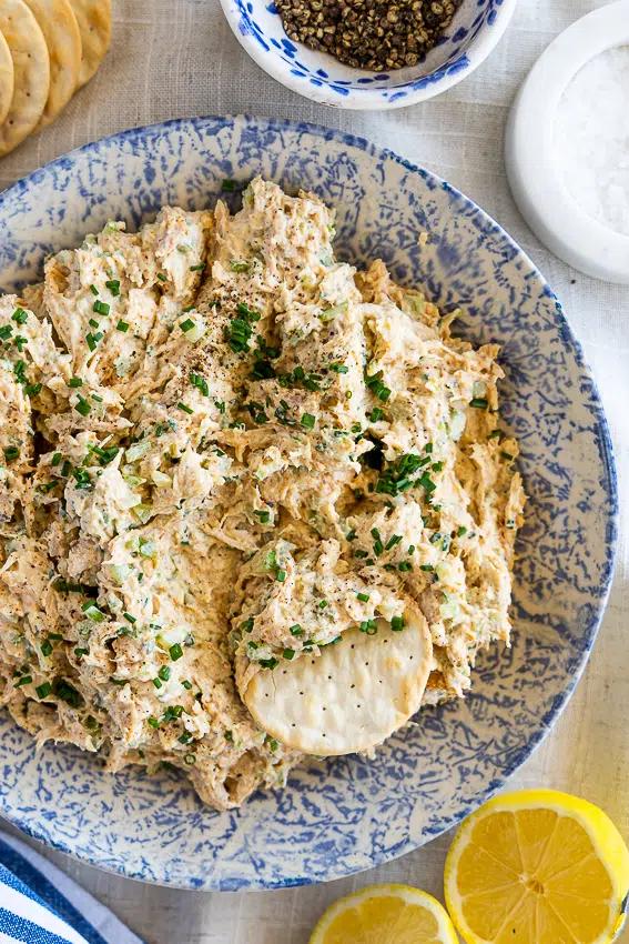 Creamy chicken salad with crackers