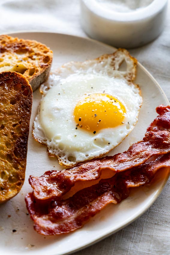 How to fry an egg