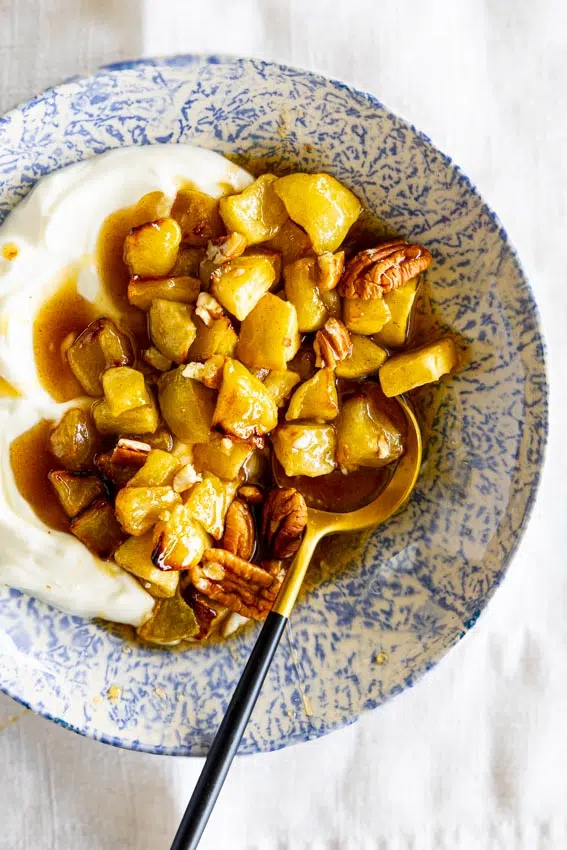 Air fryer apples with cinnamon and vanilla