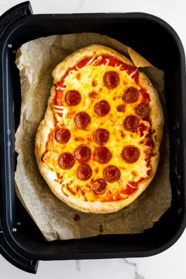 Cooked pizza in a air fryer