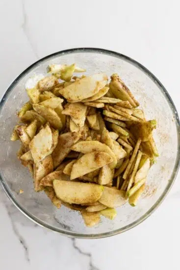 Apple pie filling in bowl.