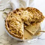 Apple crumble pie