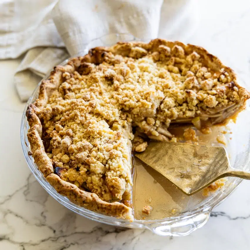 Apple crumble pie
