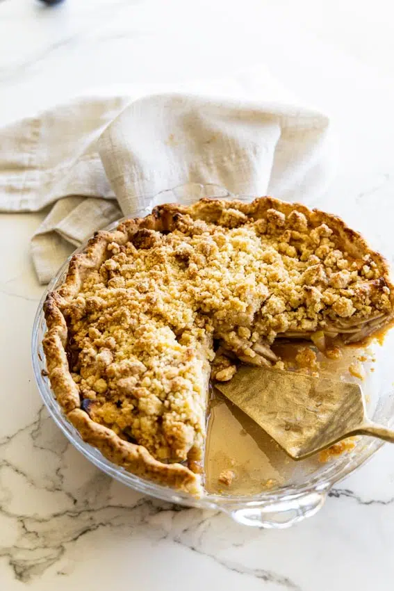 Apple crumble pie