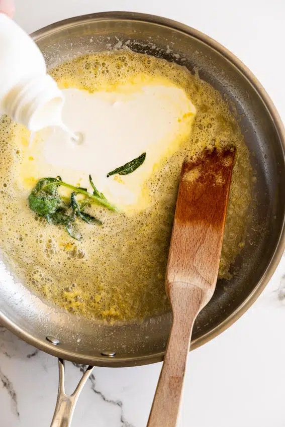 Garlic cream sauce for ravioli