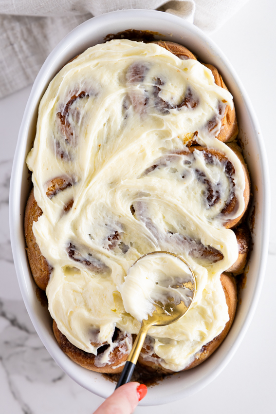 cinnamon rolls with cream cheese frosting