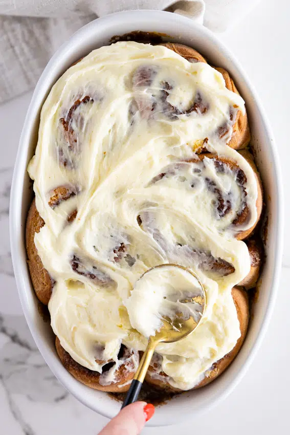 cinnamon rolls with cream cheese frosting
