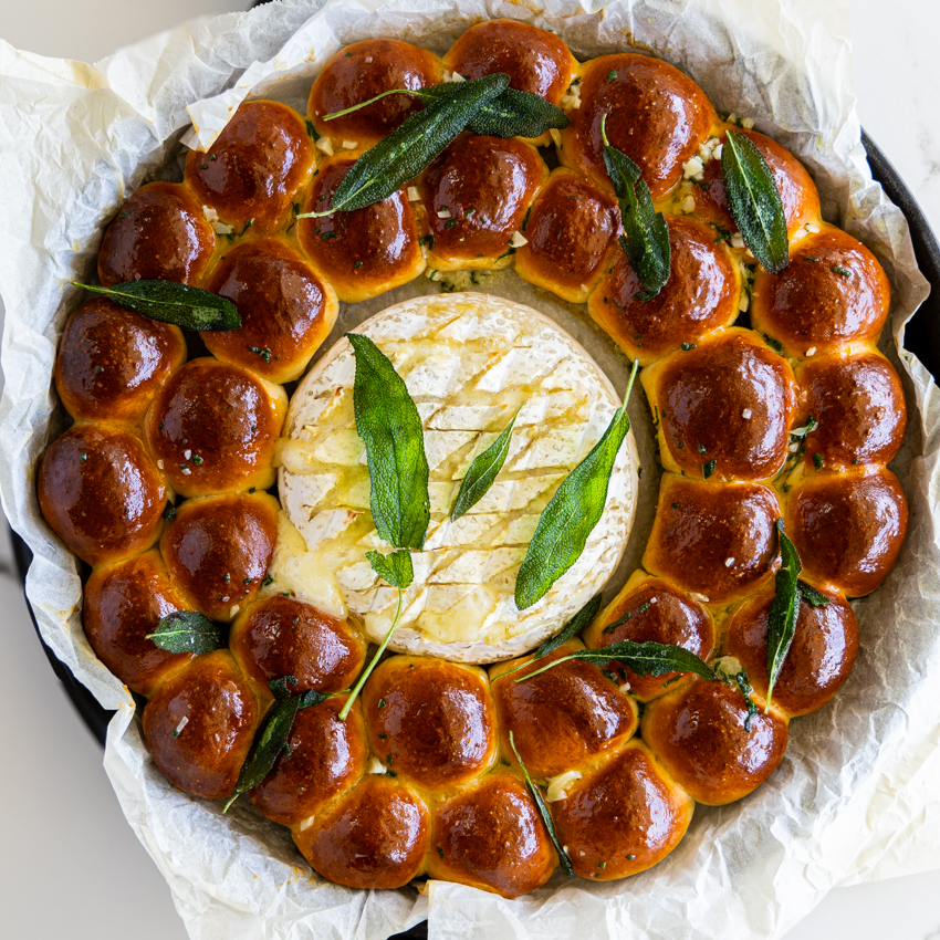 Baked Brie Bread Wreath