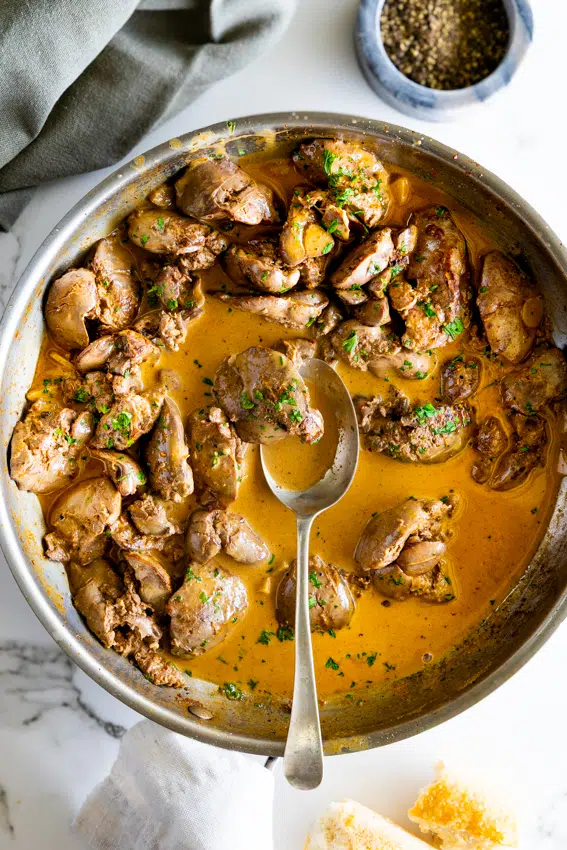 Creamy chicken livers in frying pan