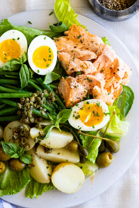 Salmon Niรงoise Salad