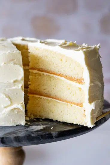 A slice of vanilla cake with dulce de leche filling.