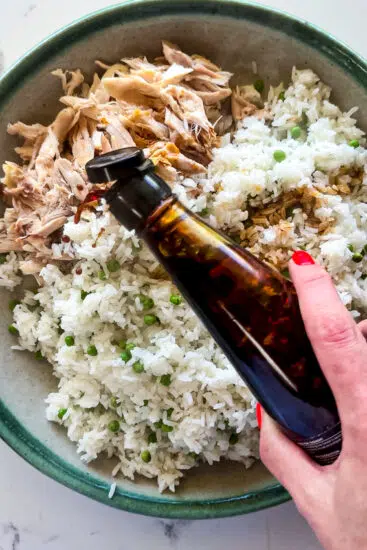 Shredded chicken and rice seasoned with soy sauce.