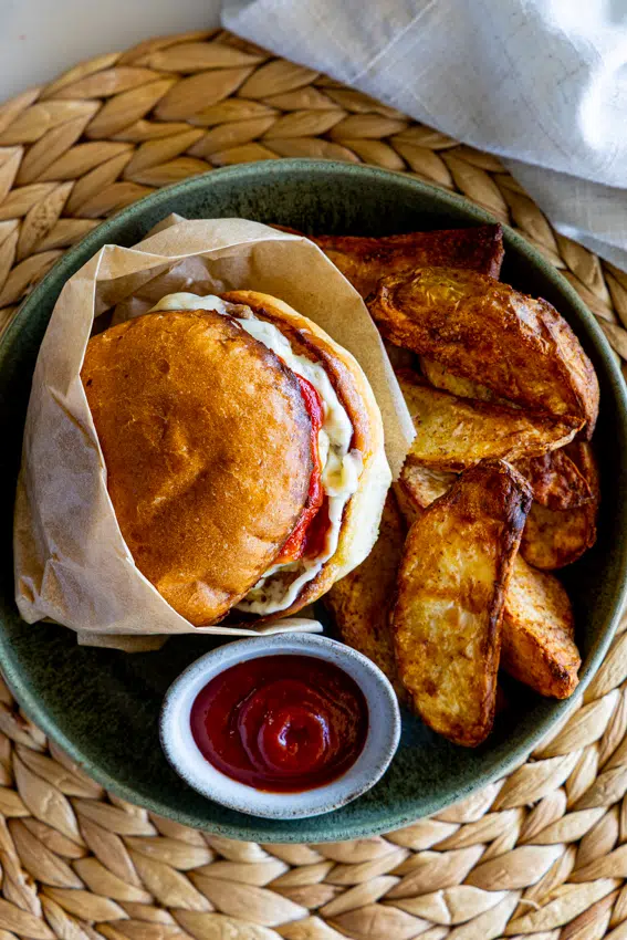 Cheese burger with potato wedges.