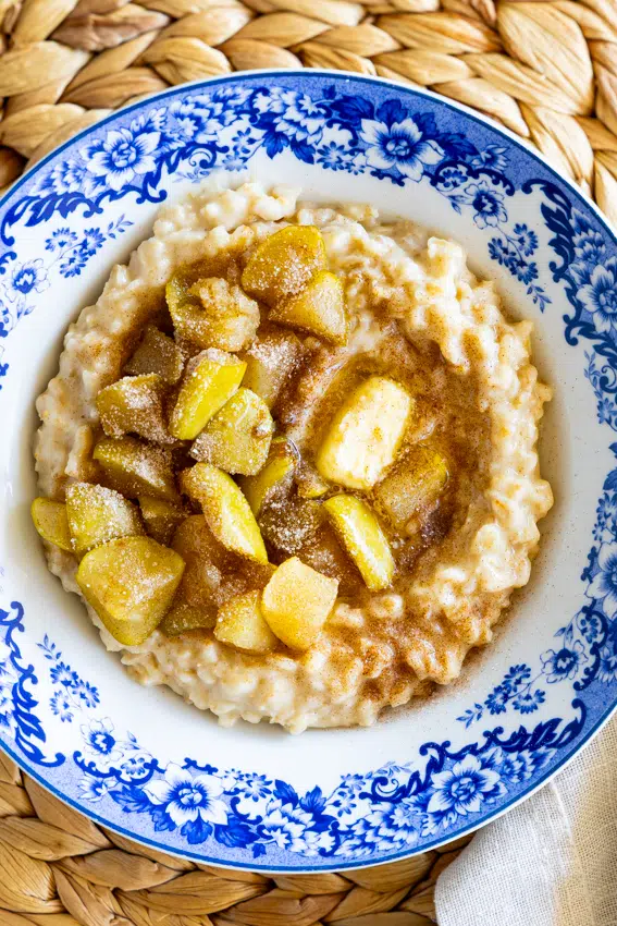 Oatmeal with stewed apples in serving bowl.