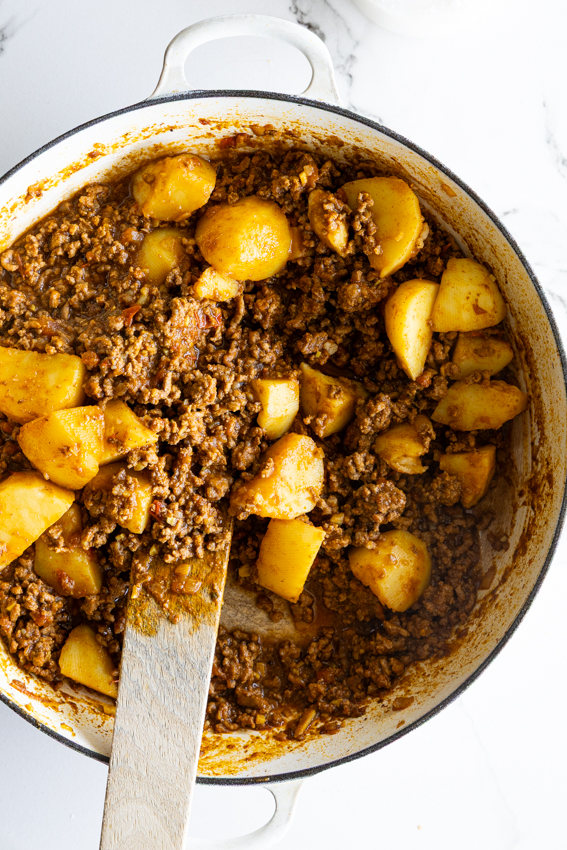 Ground beef curry (curry mince) with potatoes.