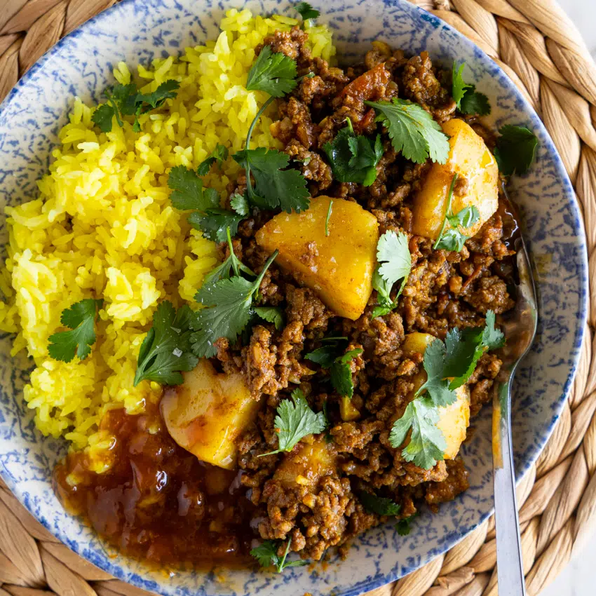 Ground beef curry/curry mince with turmeric rice.